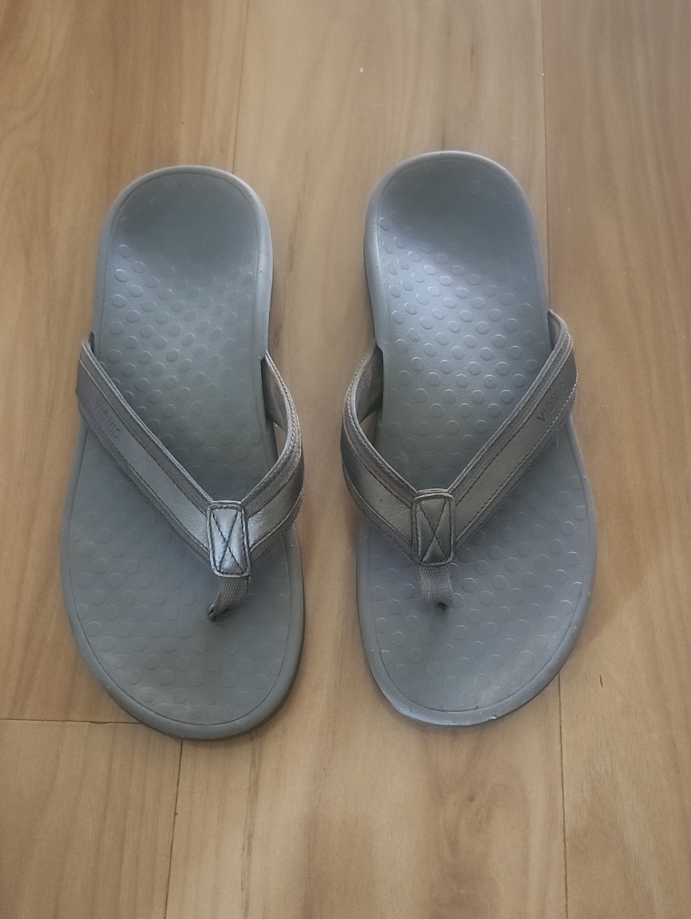 Vionic Tide II Pewter Metallic Grey Orthotic Flip Flop Sandals